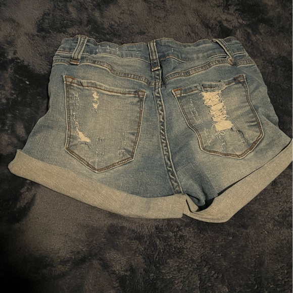 KanCan distressed daisy dukes 24/0 - Picture 2 of 3
